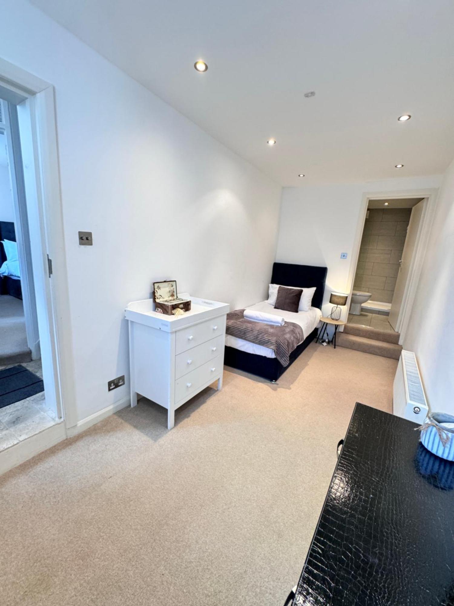 The Heart Of Kensington Mews - 3 Bedrooms House-Private Entrance-Hyde Park Walk Away-Green Park 9 Minutes Underground- The Best Of London With Glamour Of Kensington Exterior foto